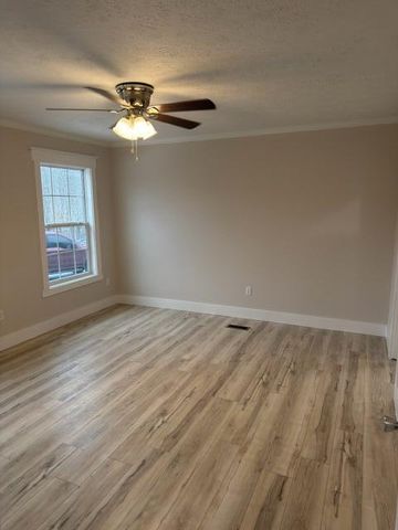 700 1643 Highway, Somerset, KY 42501