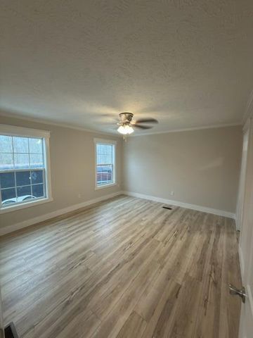 700 1643 Highway, Somerset, KY 42501