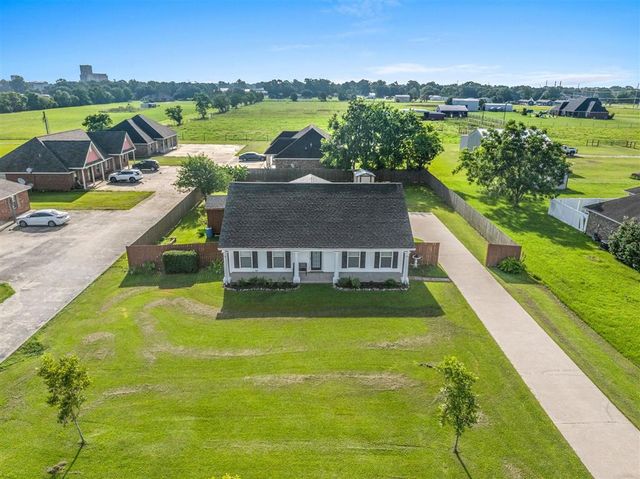 14092 Hwy 101 Highway, Iowa, LA 70647