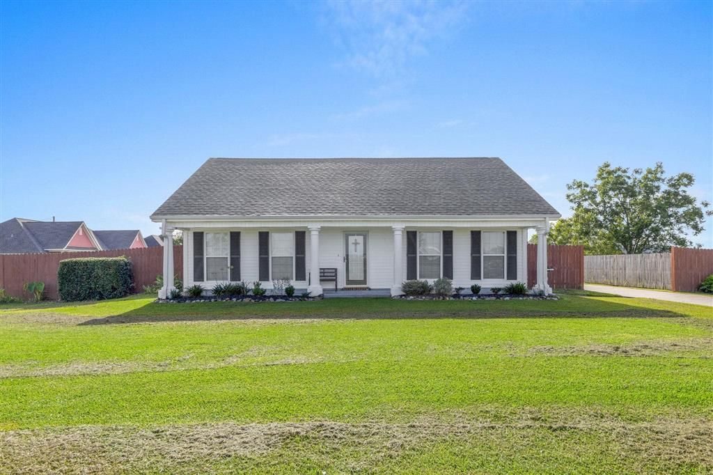 14092 Hwy 101 Highway, Iowa, LA 70647