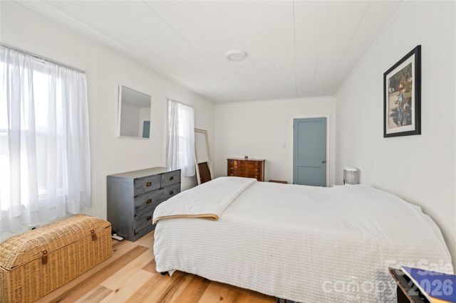 1501 Hebron Road, Hendersonville, NC 28739