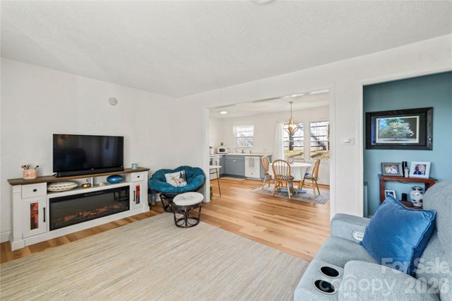 1501 Hebron Road, Hendersonville, NC 28739