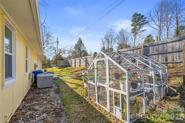 1501 Hebron Road, Hendersonville, NC 28739