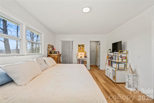 1501 Hebron Road, Hendersonville, NC 28739