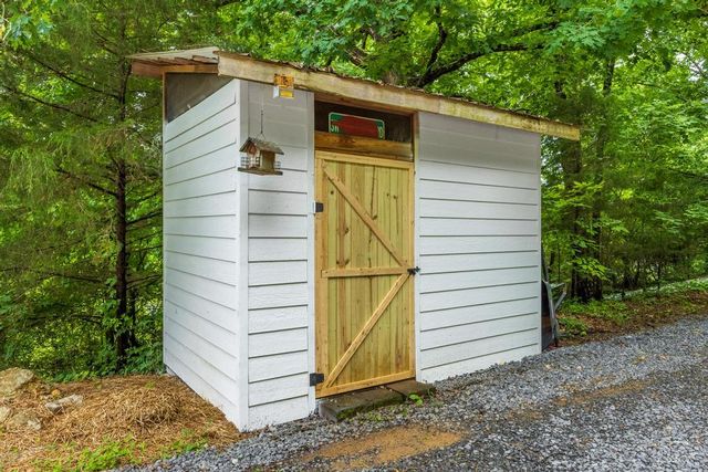5109 Howardsville Road, Apison, TN 37302
