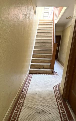 719 E 242nd Street, Bronx, NY 10470