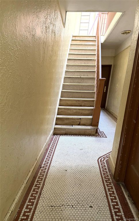 719 E 242nd Street, Bronx, NY 10470 — photo 2