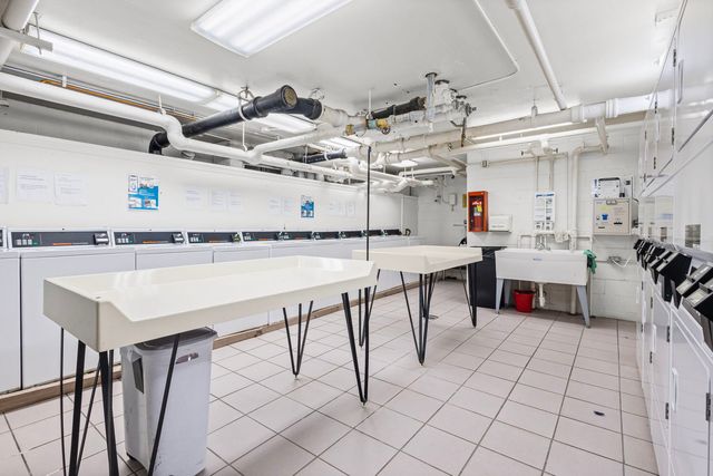 444 W Fullerton Parkway 1303, Chicago, IL 60614