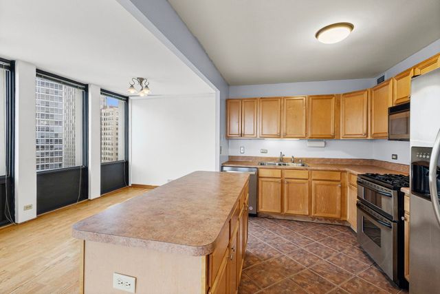 444 W Fullerton Parkway 1303, Chicago, IL 60614