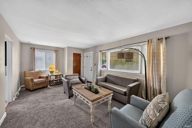 2405 Rockne Drive, South Bend, IN 46615