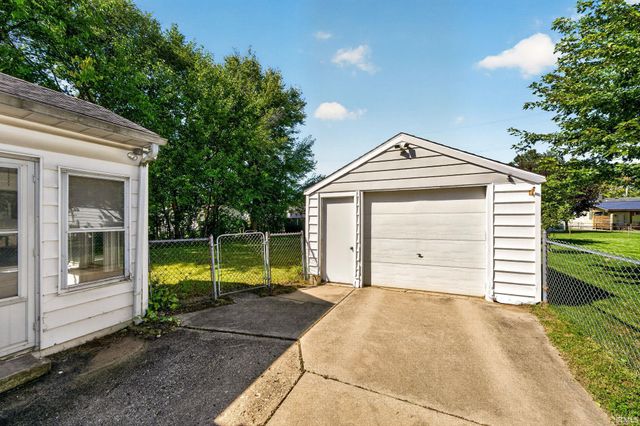 2405 Rockne Drive, South Bend, IN 46615