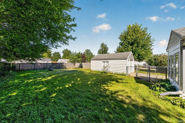 2405 Rockne Drive, South Bend, IN 46615