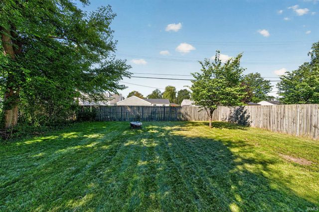 2405 Rockne Drive, South Bend, IN 46615