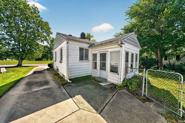 2405 Rockne Drive, South Bend, IN 46615