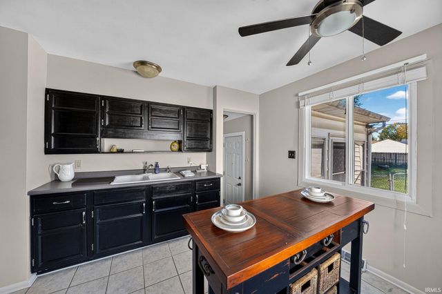 2405 Rockne Drive, South Bend, IN 46615