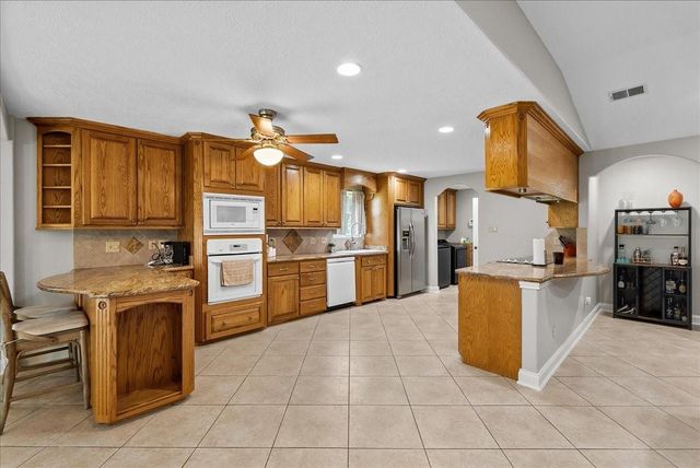 10122 Laurie Lane, Highlands, TX 77562
