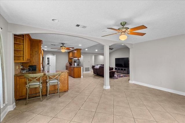 10122 Laurie Lane, Highlands, TX 77562