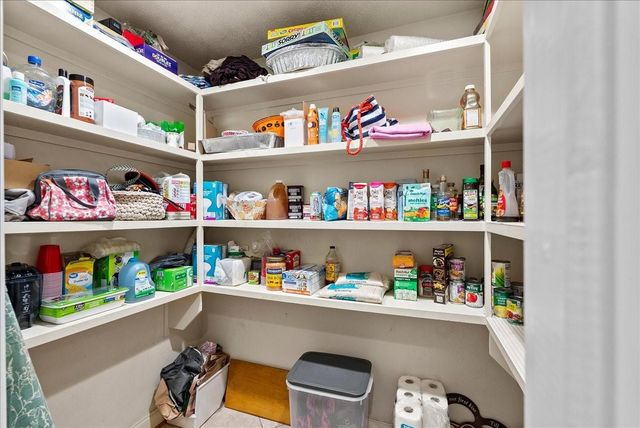 10122 Laurie Lane, Highlands, TX 77562