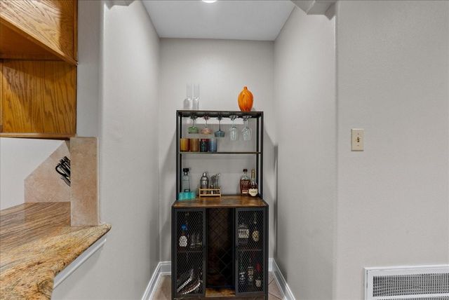 10122 Laurie Lane, Highlands, TX 77562