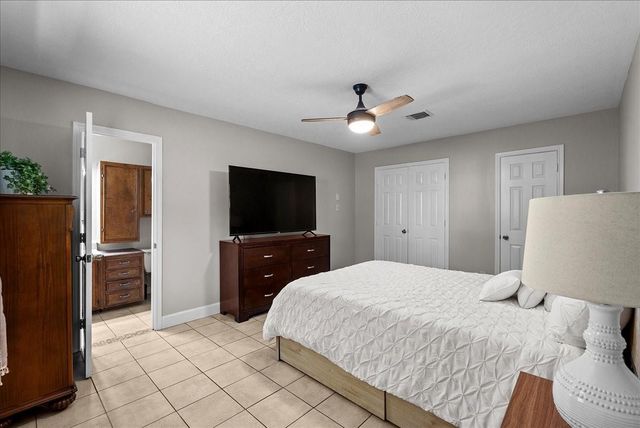 10122 Laurie Lane, Highlands, TX 77562