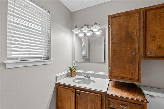 10122 Laurie Lane, Highlands, TX 77562