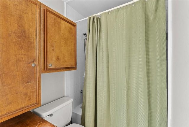 10122 Laurie Lane, Highlands, TX 77562