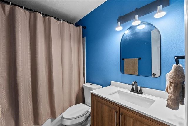 10122 Laurie Lane, Highlands, TX 77562