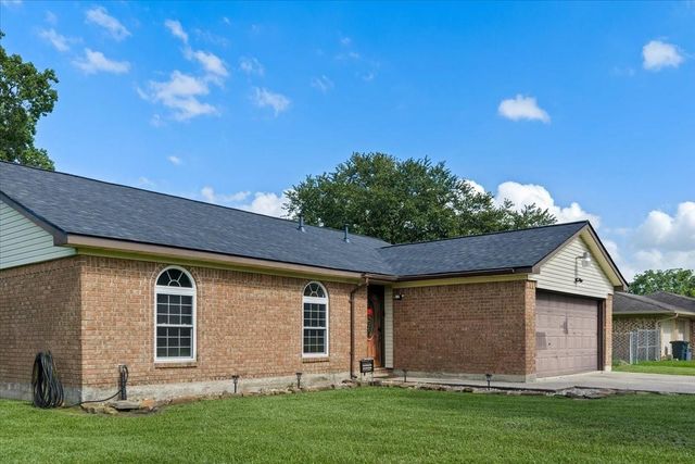 10122 Laurie Lane, Highlands, TX 77562