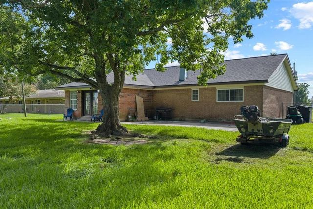 10122 Laurie Lane, Highlands, TX 77562