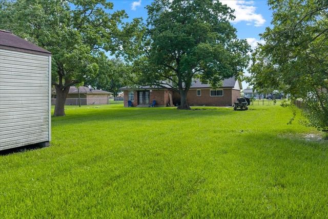 10122 Laurie Lane, Highlands, TX 77562
