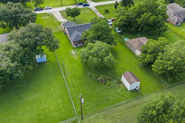 10122 Laurie Lane, Highlands, TX 77562