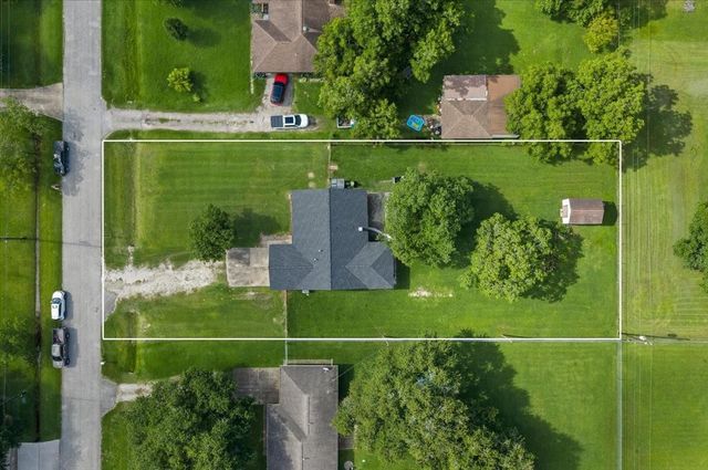 10122 Laurie Lane, Highlands, TX 77562