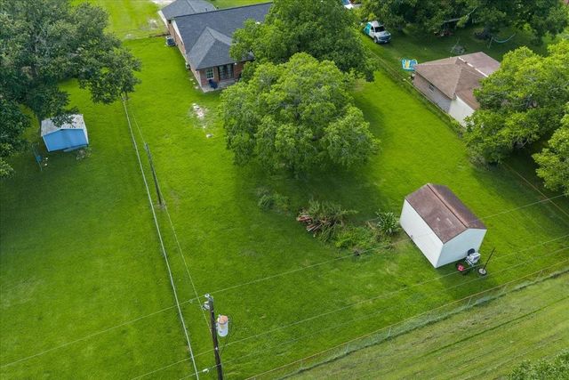 10122 Laurie Lane, Highlands, TX 77562