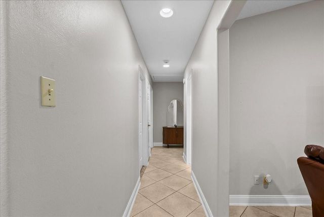10122 Laurie Lane, Highlands, TX 77562