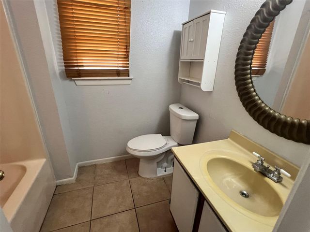 11730 Alamo Drive, La Porte, TX 77571