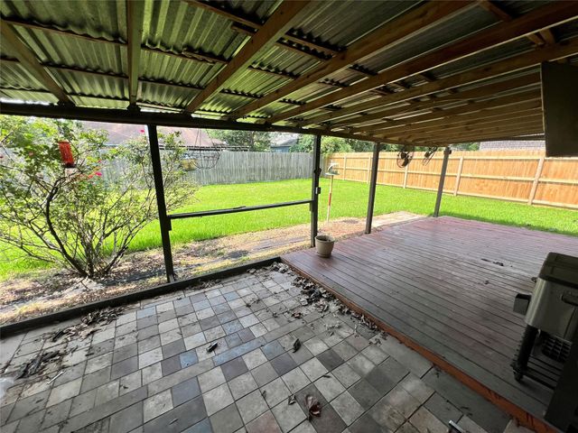 11730 Alamo Drive, La Porte, TX 77571