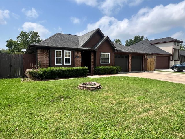 11730 Alamo Drive, La Porte, TX 77571