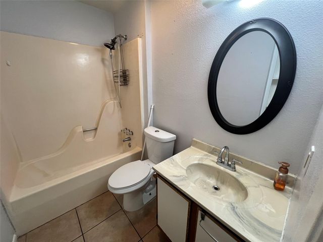 11730 Alamo Drive, La Porte, TX 77571