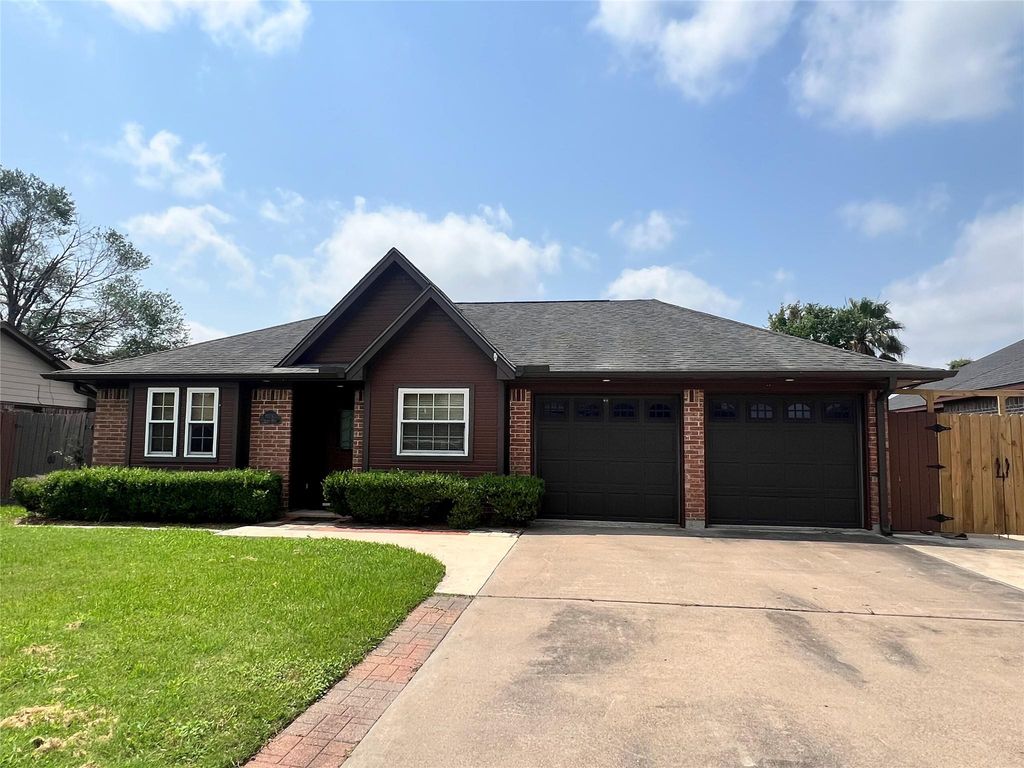 11730 Alamo Drive, La Porte, TX 77571