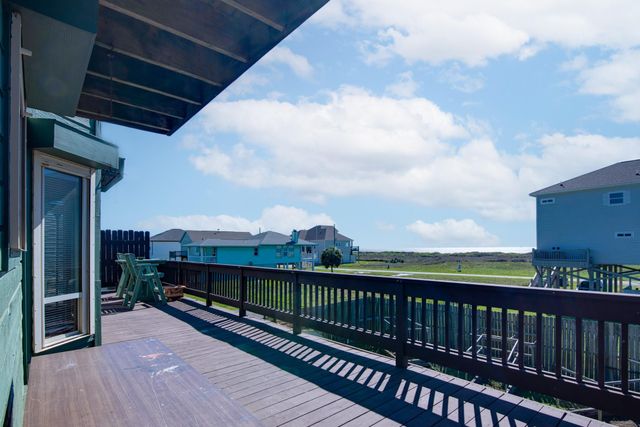 140 Ocean View Drive, Crystal Beach, TX 77650