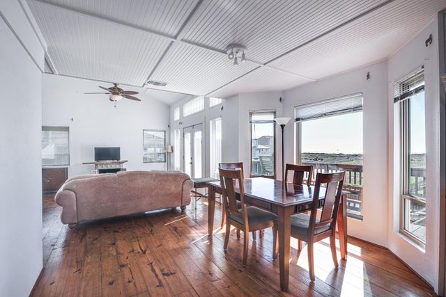 140 Ocean View Drive, Crystal Beach, TX 77650