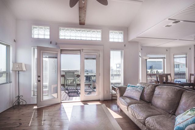 140 Ocean View Drive, Crystal Beach, TX 77650