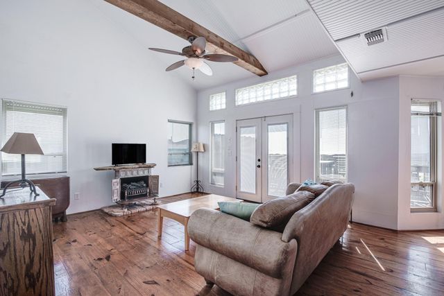 140 Ocean View Drive, Crystal Beach, TX 77650