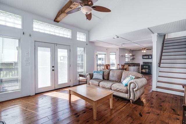 140 Ocean View Drive, Crystal Beach, TX 77650