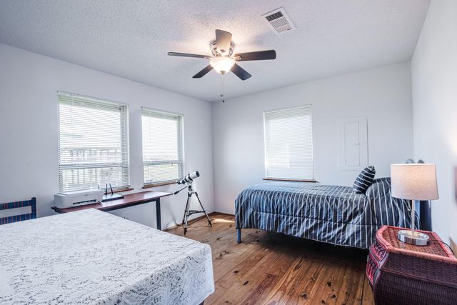 140 Ocean View Drive, Crystal Beach, TX 77650