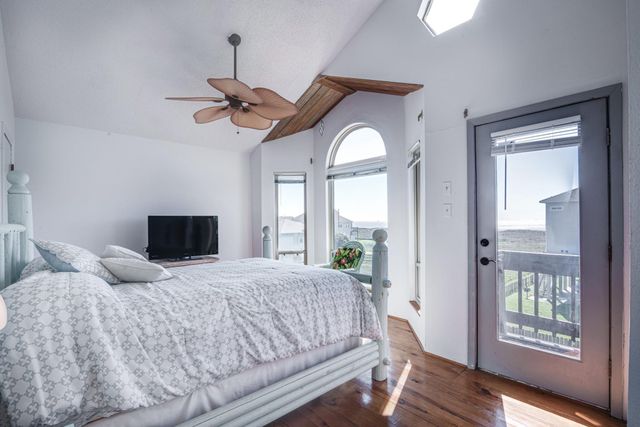 140 Ocean View Drive, Crystal Beach, TX 77650