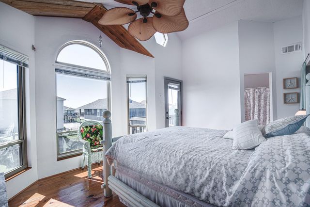 140 Ocean View Drive, Crystal Beach, TX 77650