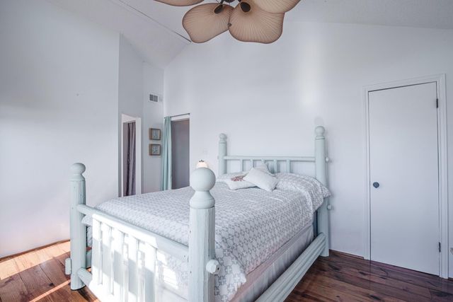 140 Ocean View Drive, Crystal Beach, TX 77650