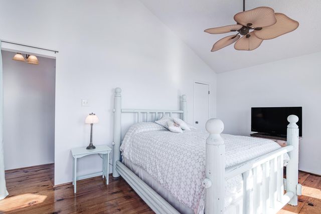 140 Ocean View Drive, Crystal Beach, TX 77650