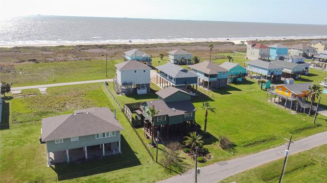 140 Ocean View Drive, Crystal Beach, TX 77650